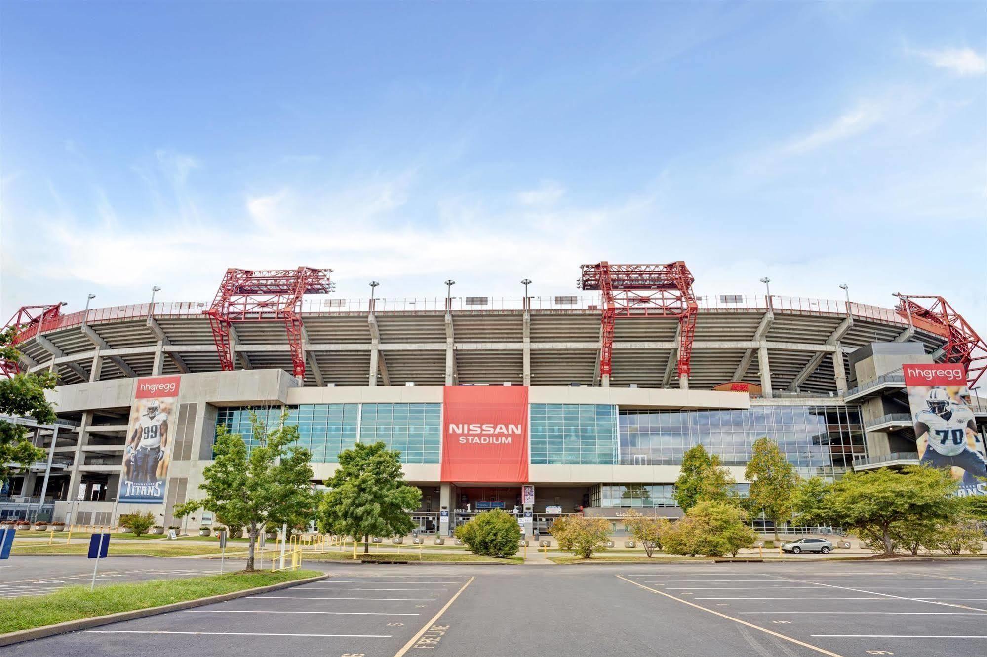 Super 8 By Wyndham Nashville Downtown Exterior photo